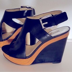 🔥 MICHAEL Michael Kors Black Wedges! A very unique wedge with wooden detail.